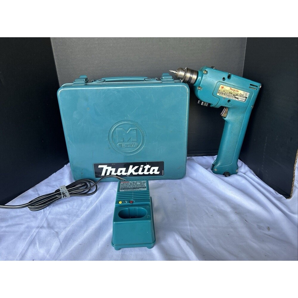 Makita Cordless DC9.6V 1100/400RPM Drill With Charger & Metal Case No Battery